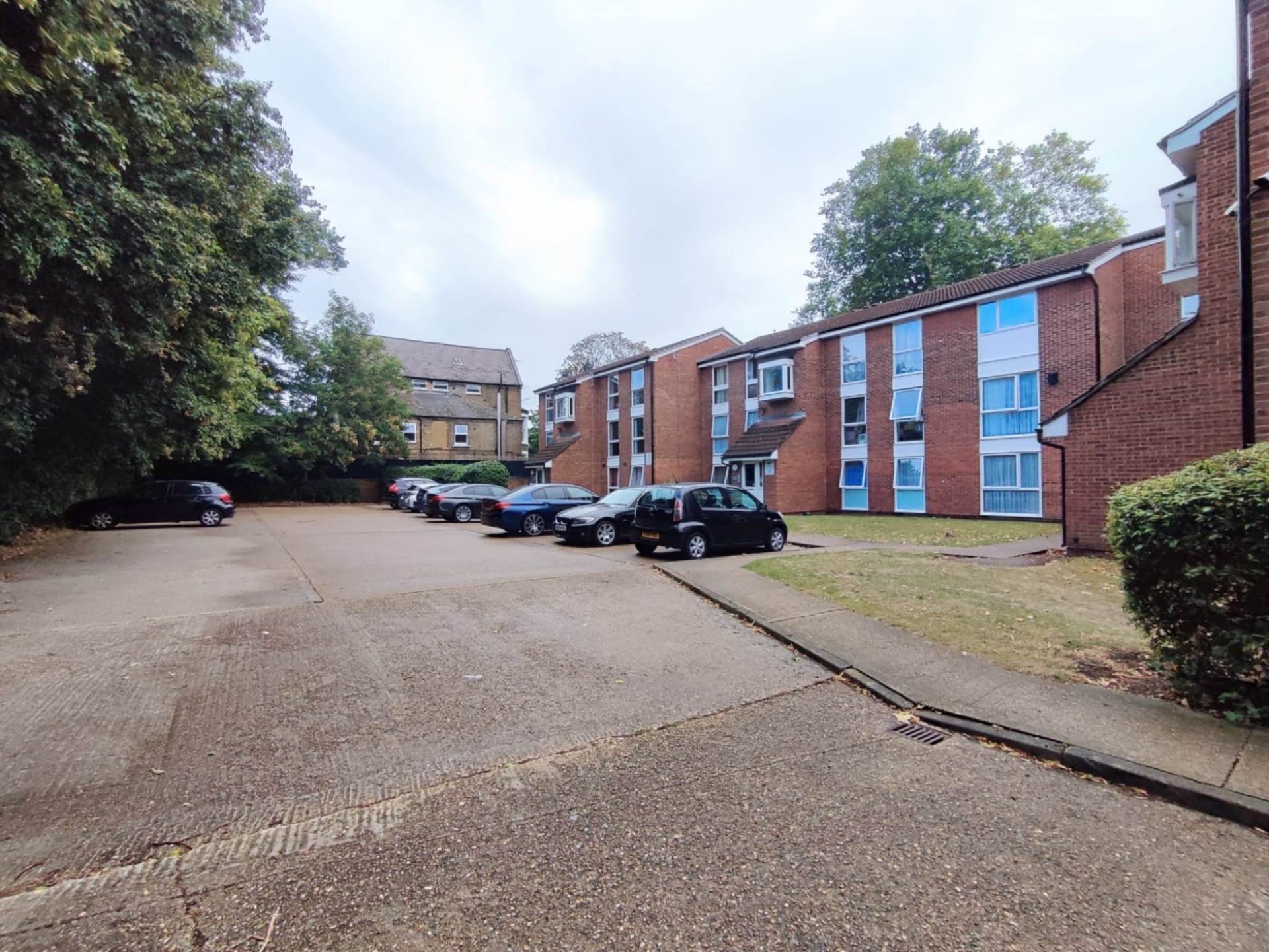 Additional Property Image 2 bedroom Flat for sale in London 9