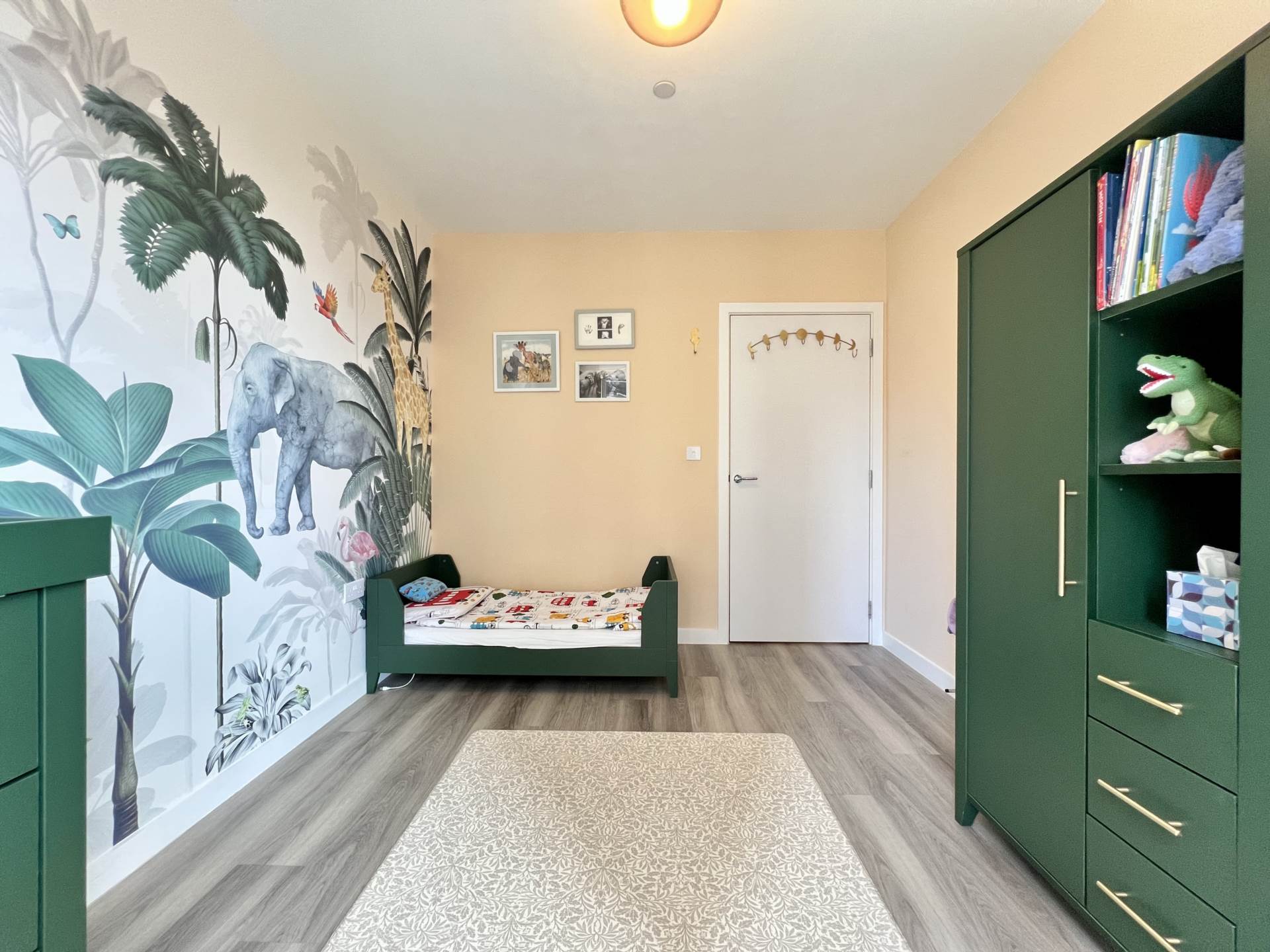 Additional Property Image 3 bedroom Flat for sale in London 16