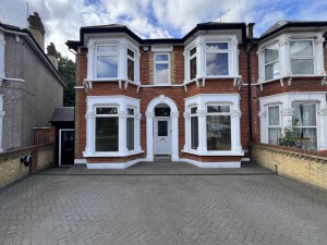 5 bedroom End of Terrace for sale in Ilford