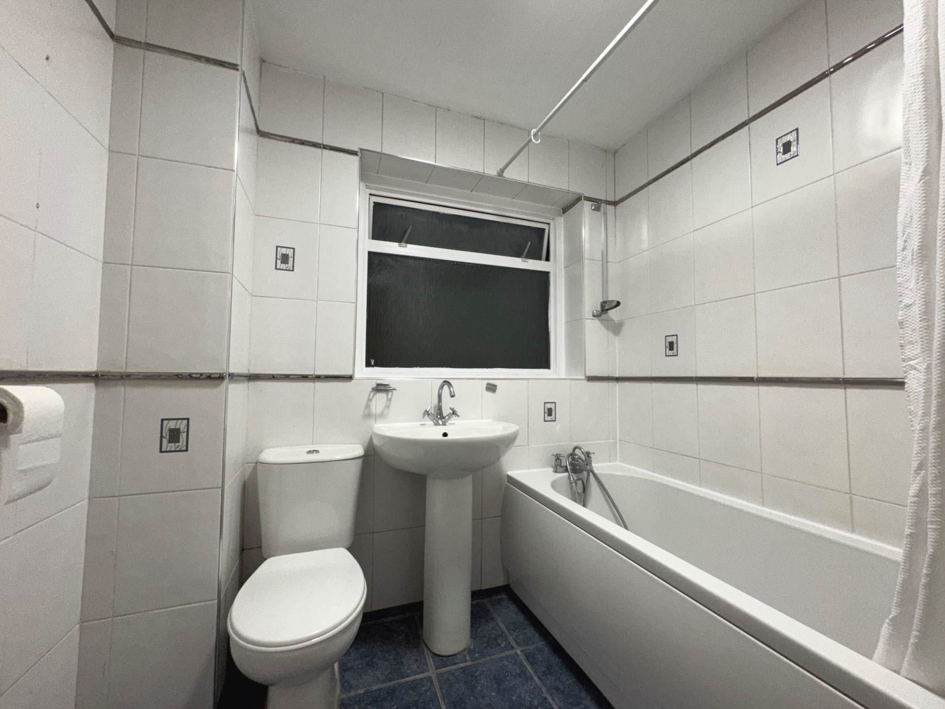 Additional Property Image 4 bedroom Terraced to rent in Rainham 8