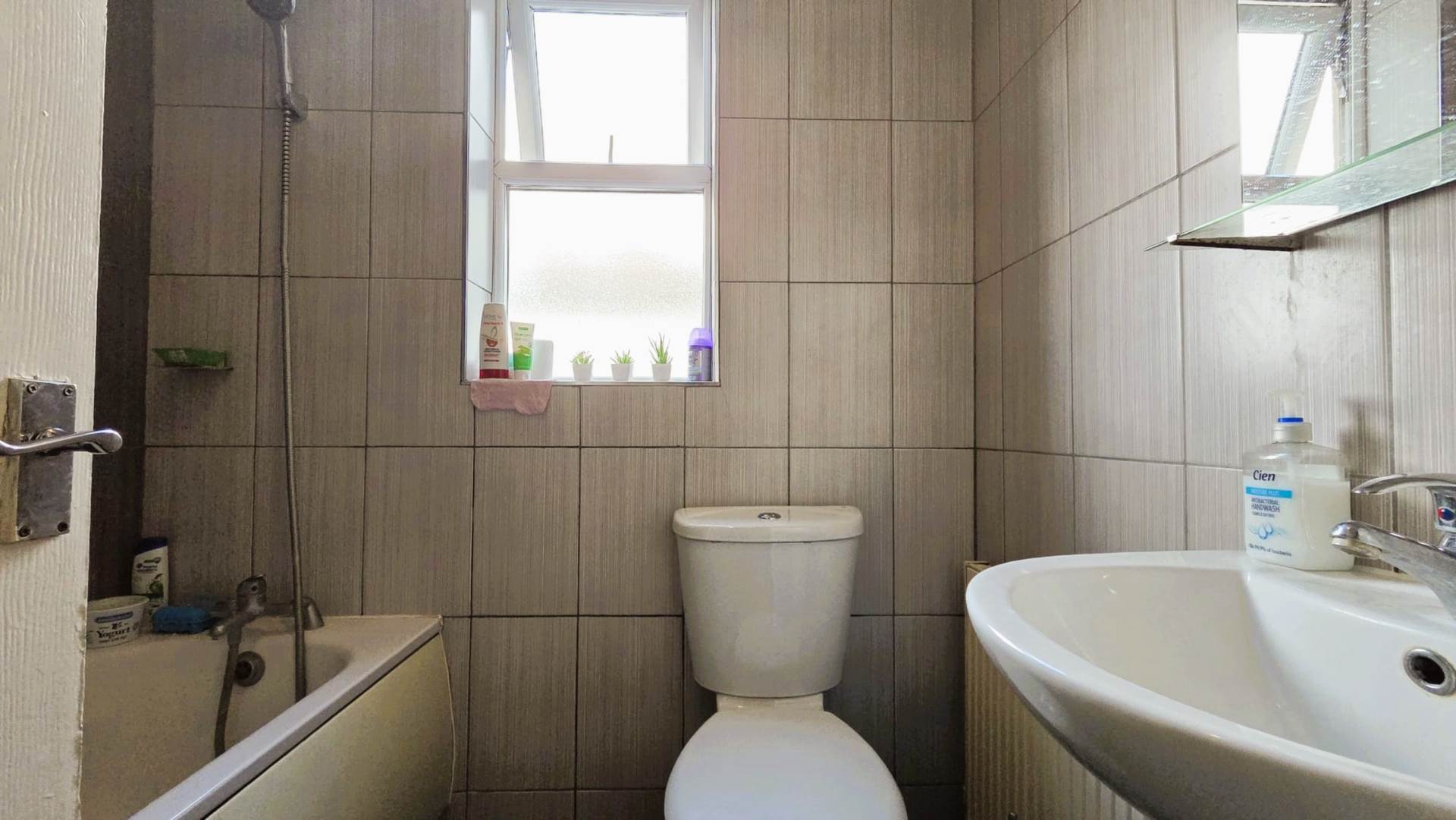 Additional Property Image 2 bedroom Flat for sale in London 10