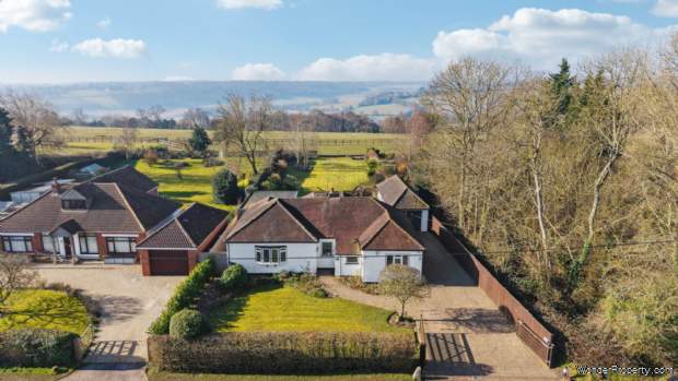4 bedroom Detached for sale in High Wycombe