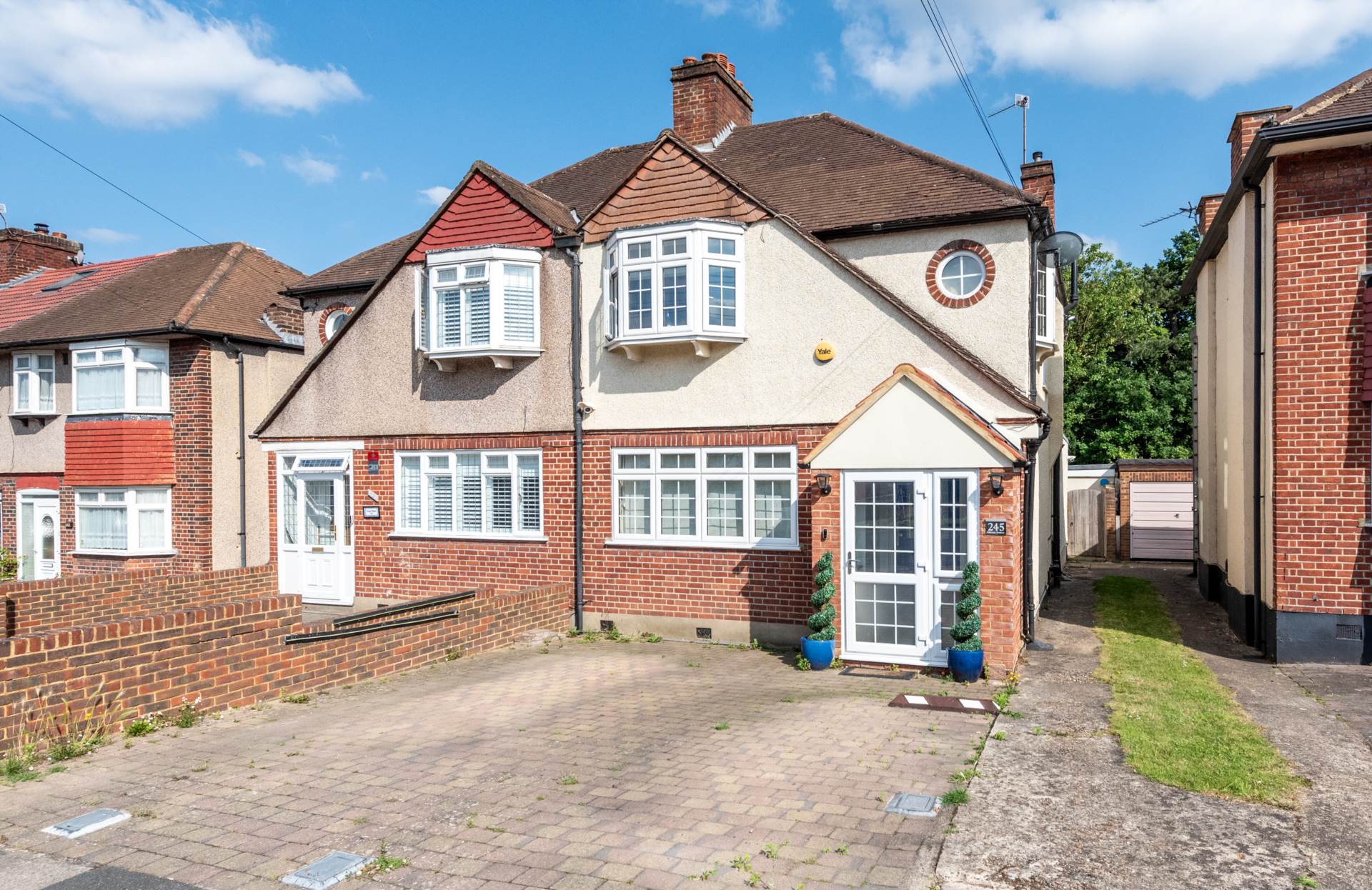 Additional Property Image 3 bedroom Semi Detached for sale in Morden 2