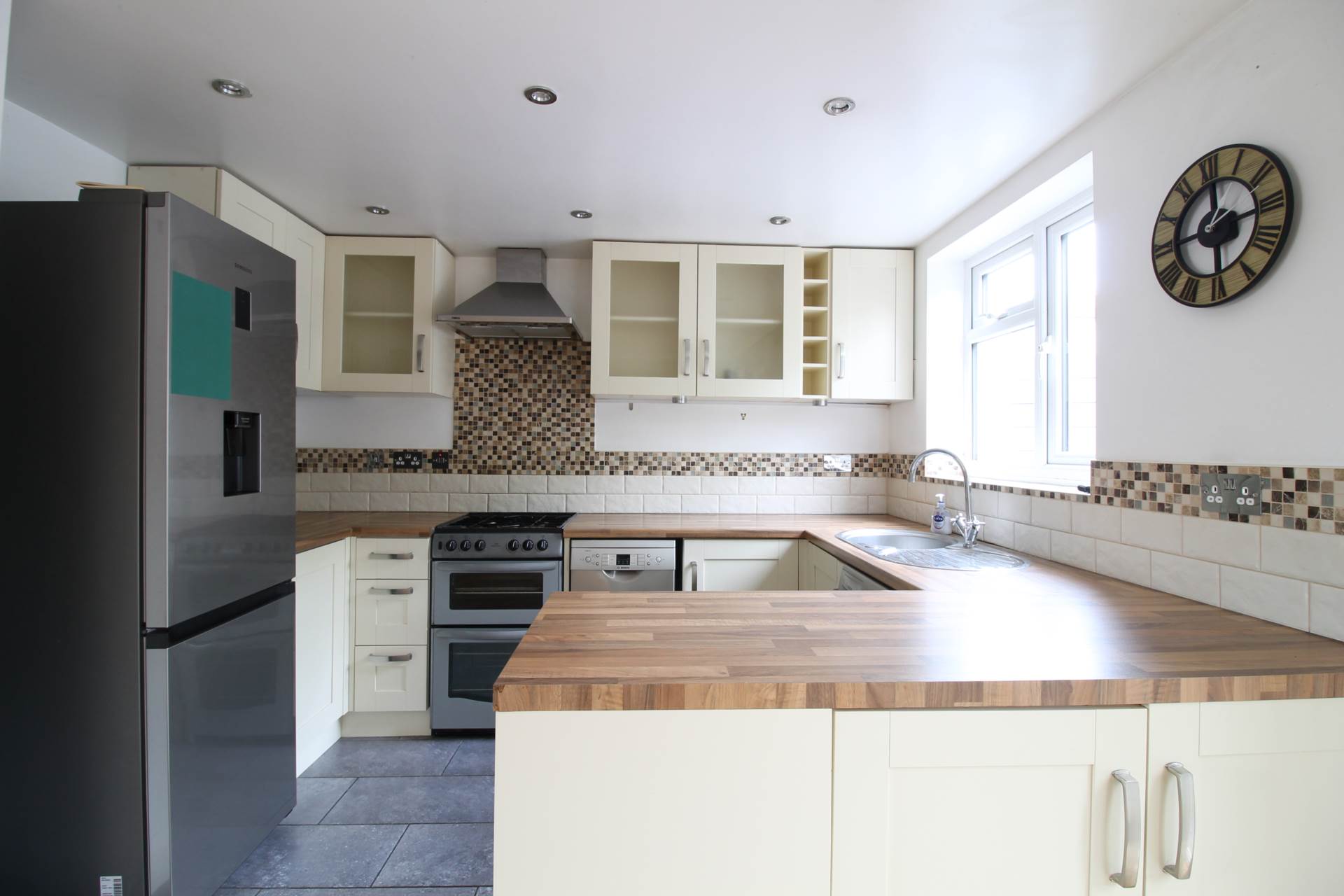 Additional Property Image 3 bedroom Semi Detached to rent in Sutton 4