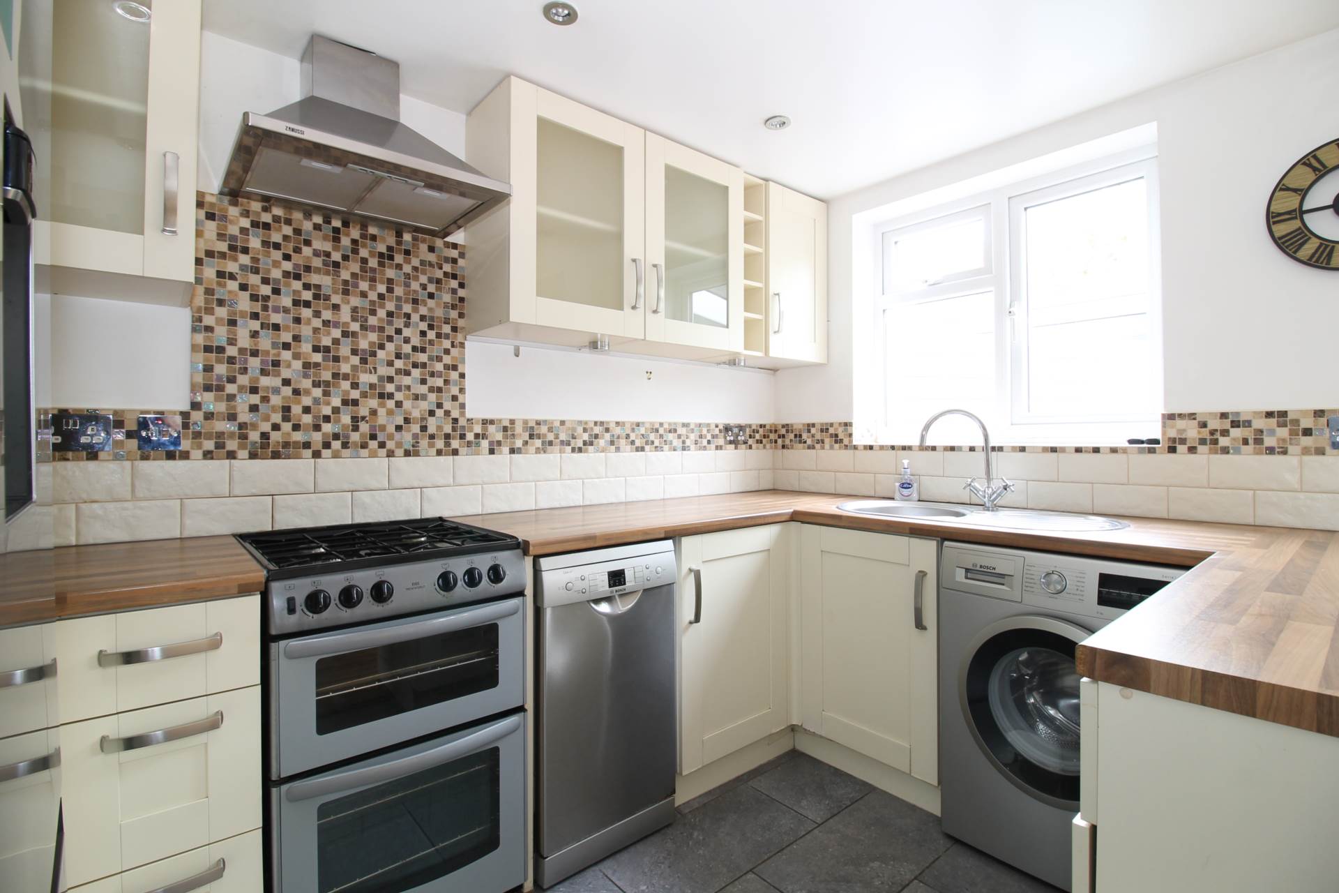Additional Property Image 3 bedroom Semi Detached to rent in Sutton 10