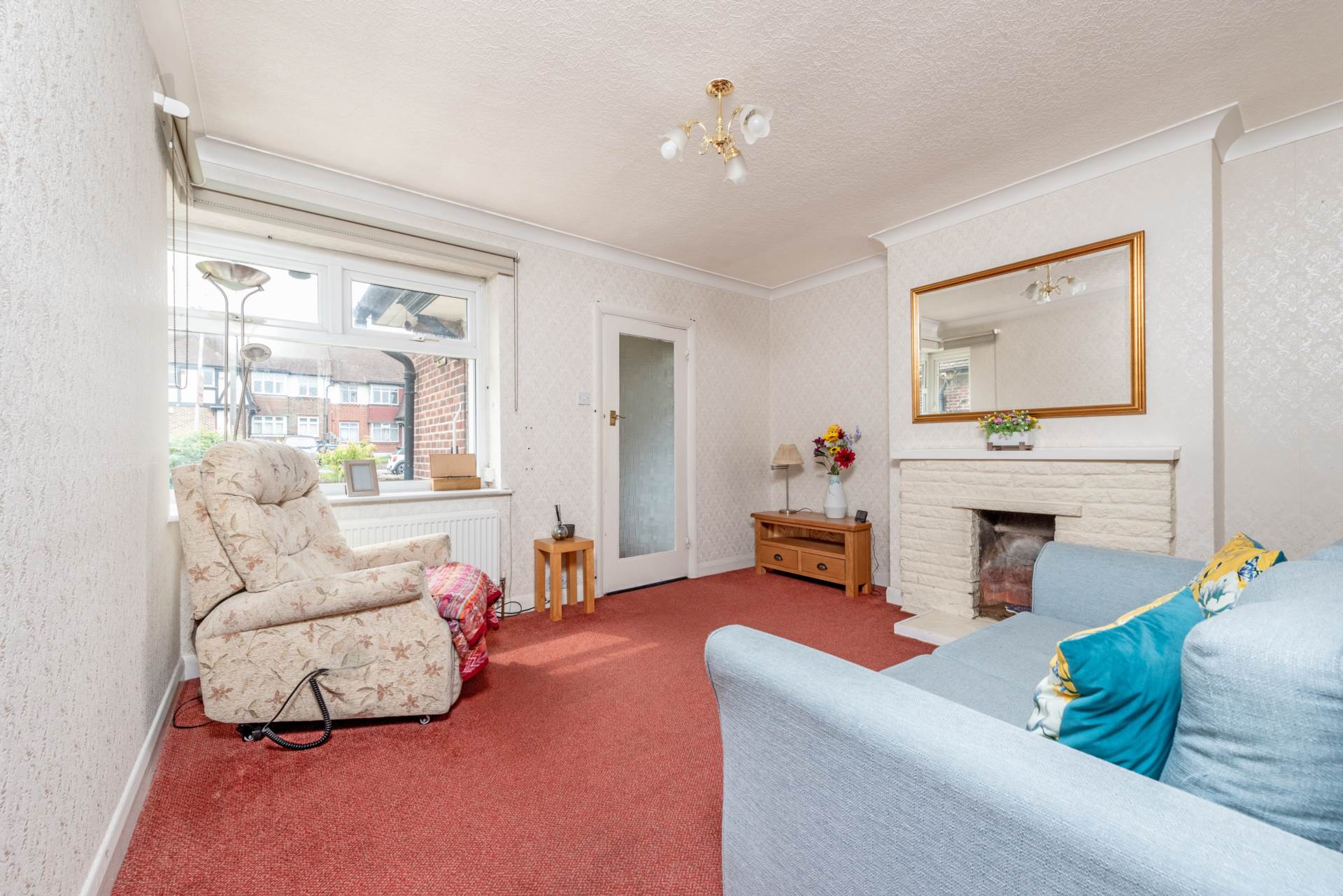 Additional Property Image 2 bedroom Maisonette for sale in Morden 2
