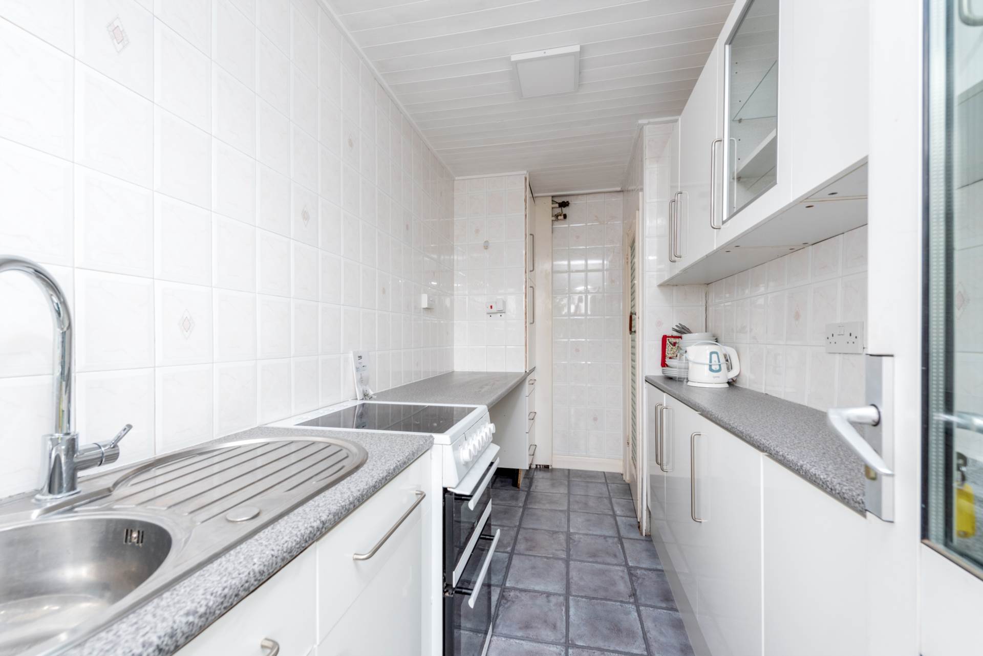 Additional Property Image 2 bedroom Maisonette for sale in Morden 6
