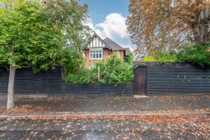 4 bedroom Detached for sale in Morden