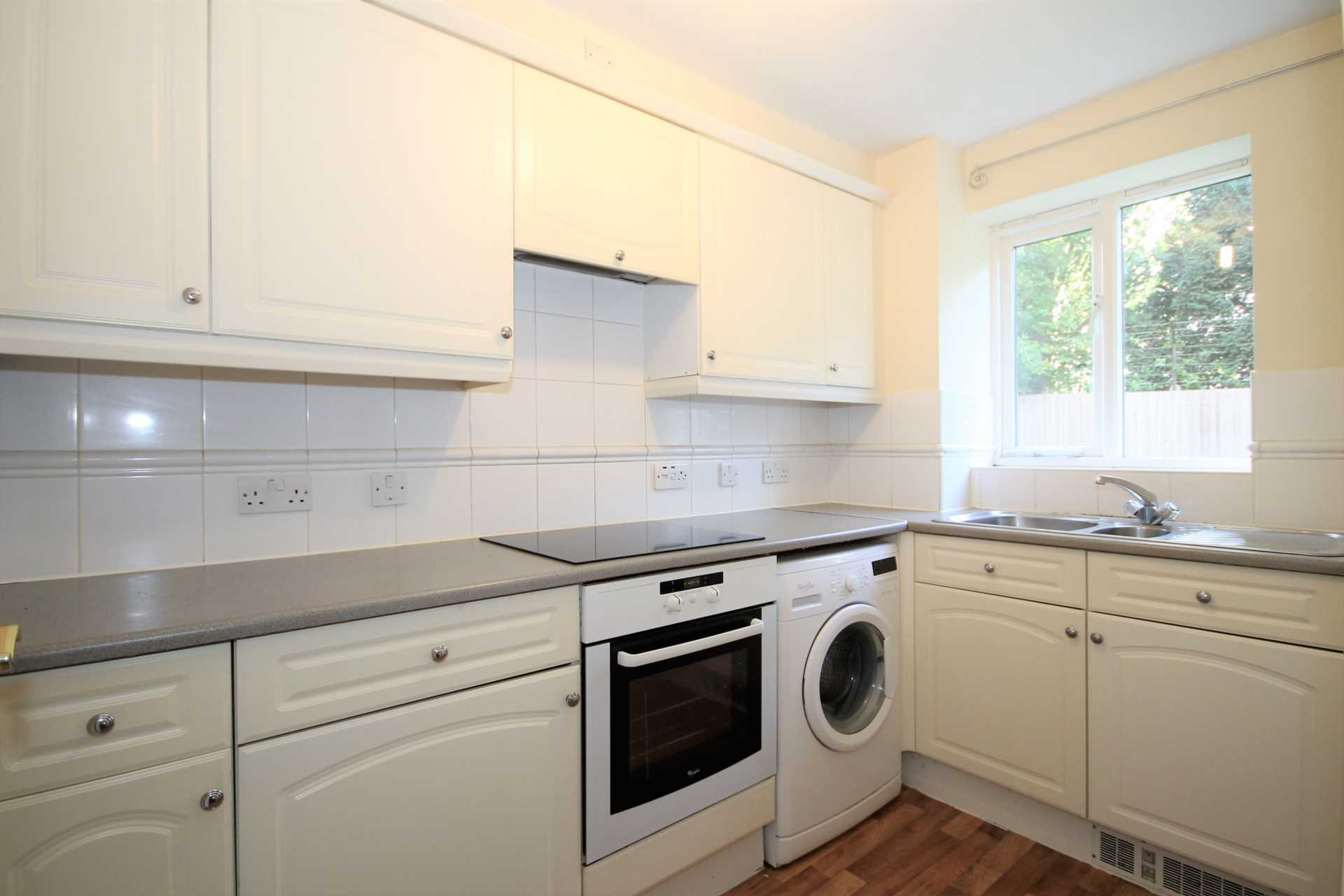 Additional Property Image 2 bedroom Flat for sale in Morden 3