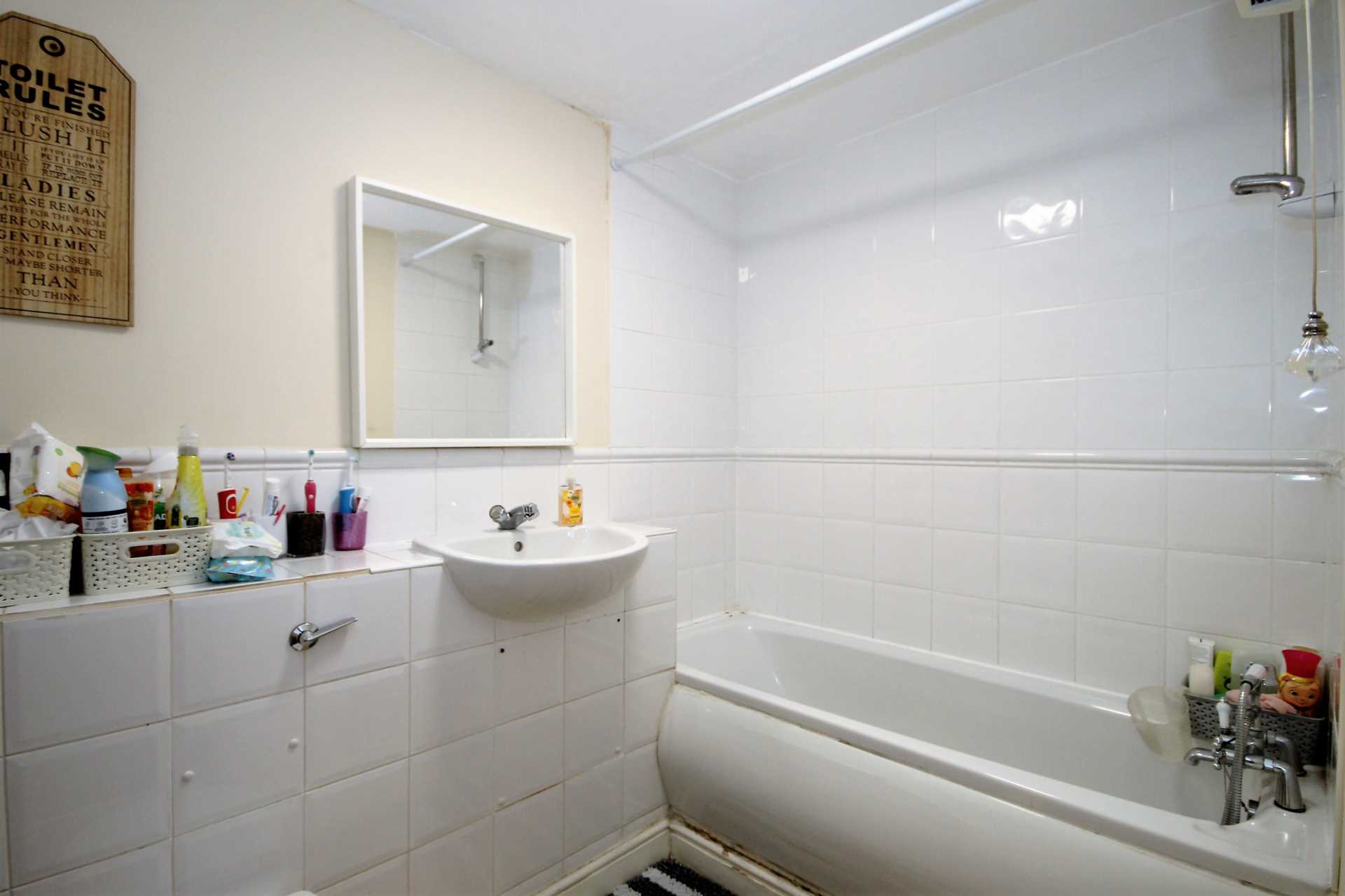 Additional Property Image 2 bedroom Flat for sale in Morden 4