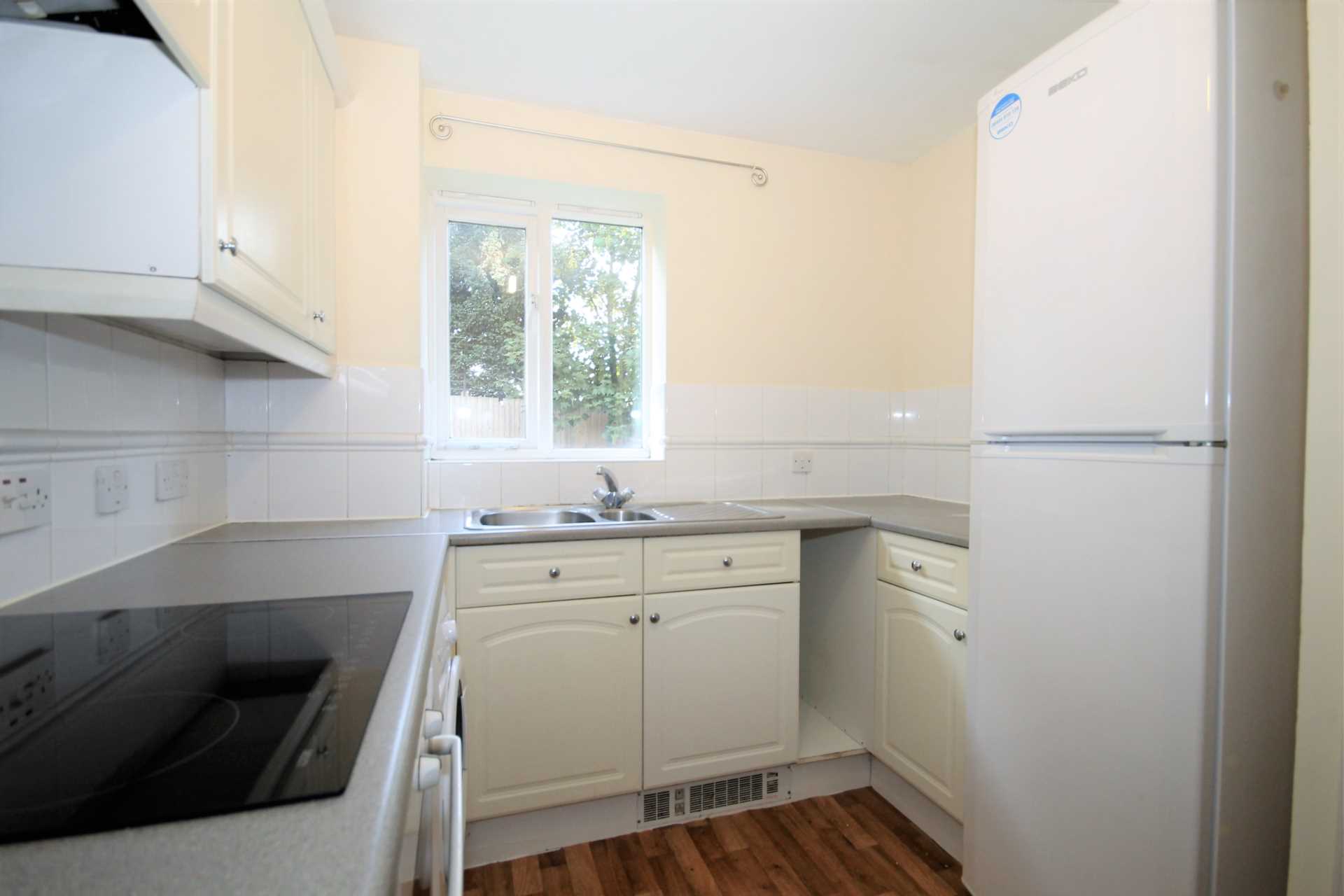 Additional Property Image 2 bedroom Flat for sale in Morden 5