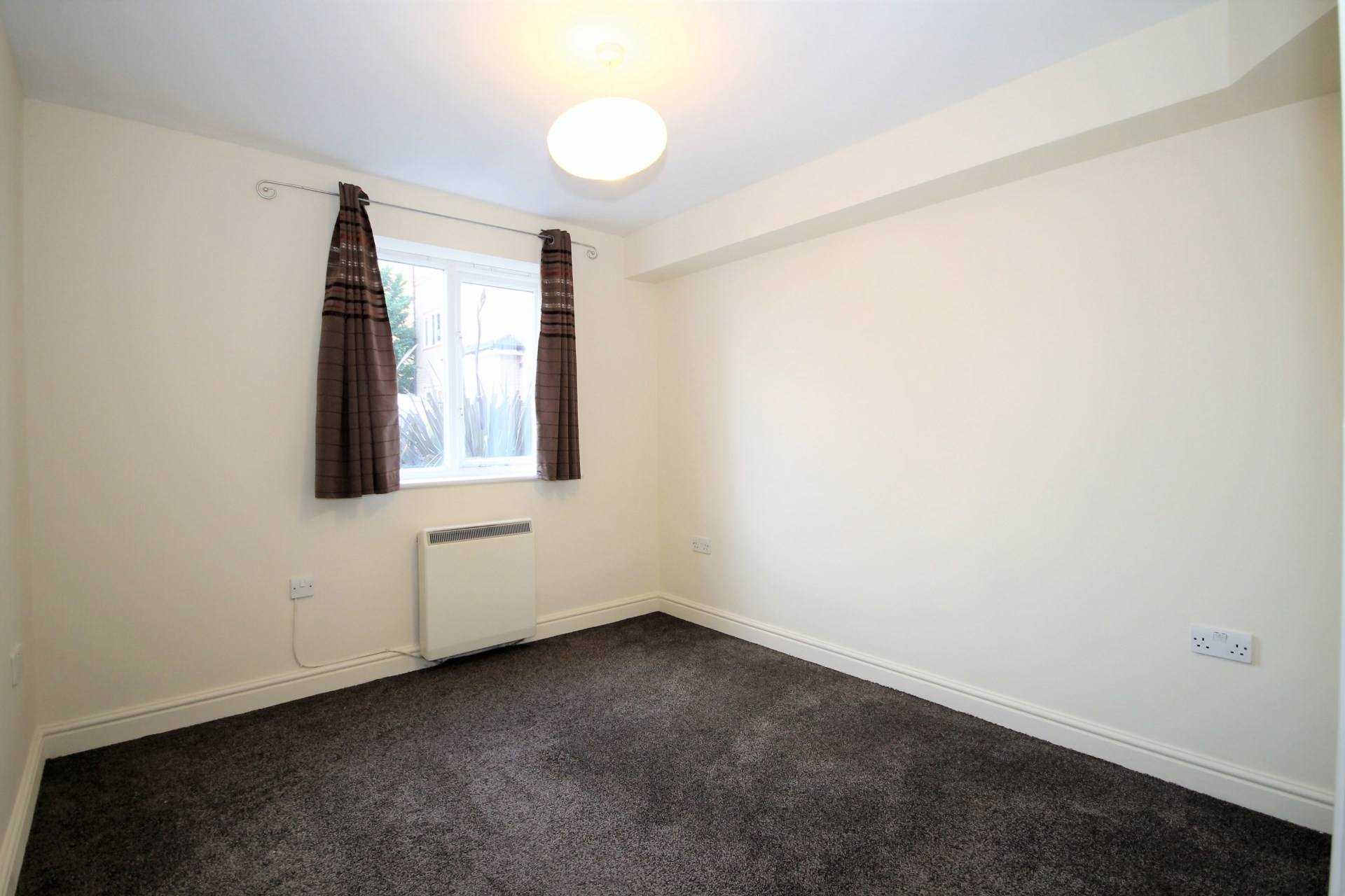 Additional Property Image 2 bedroom Flat for sale in Morden 6