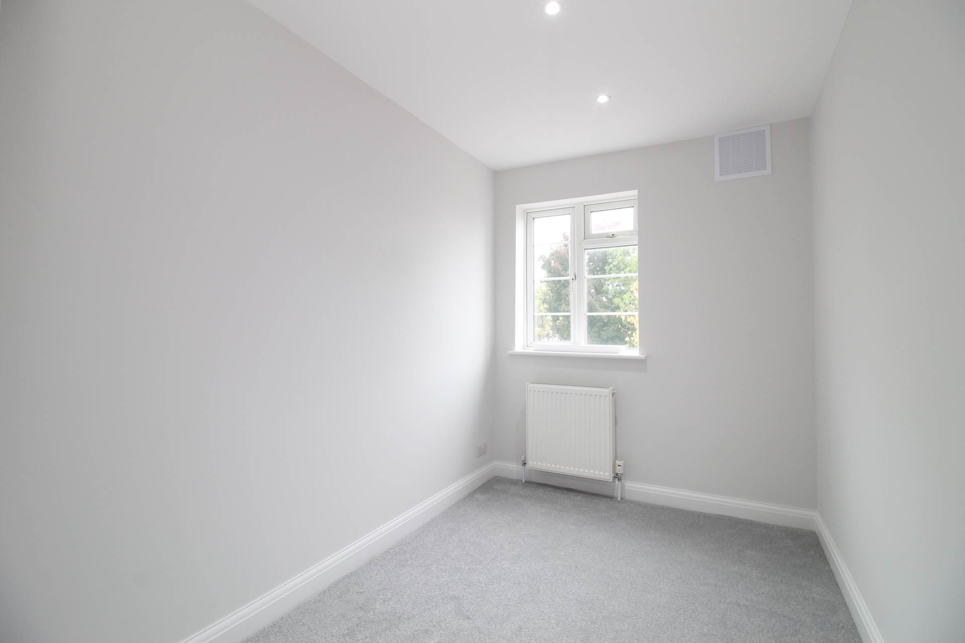 Additional Property Image 2 bedroom Flat to rent in Sutton 7