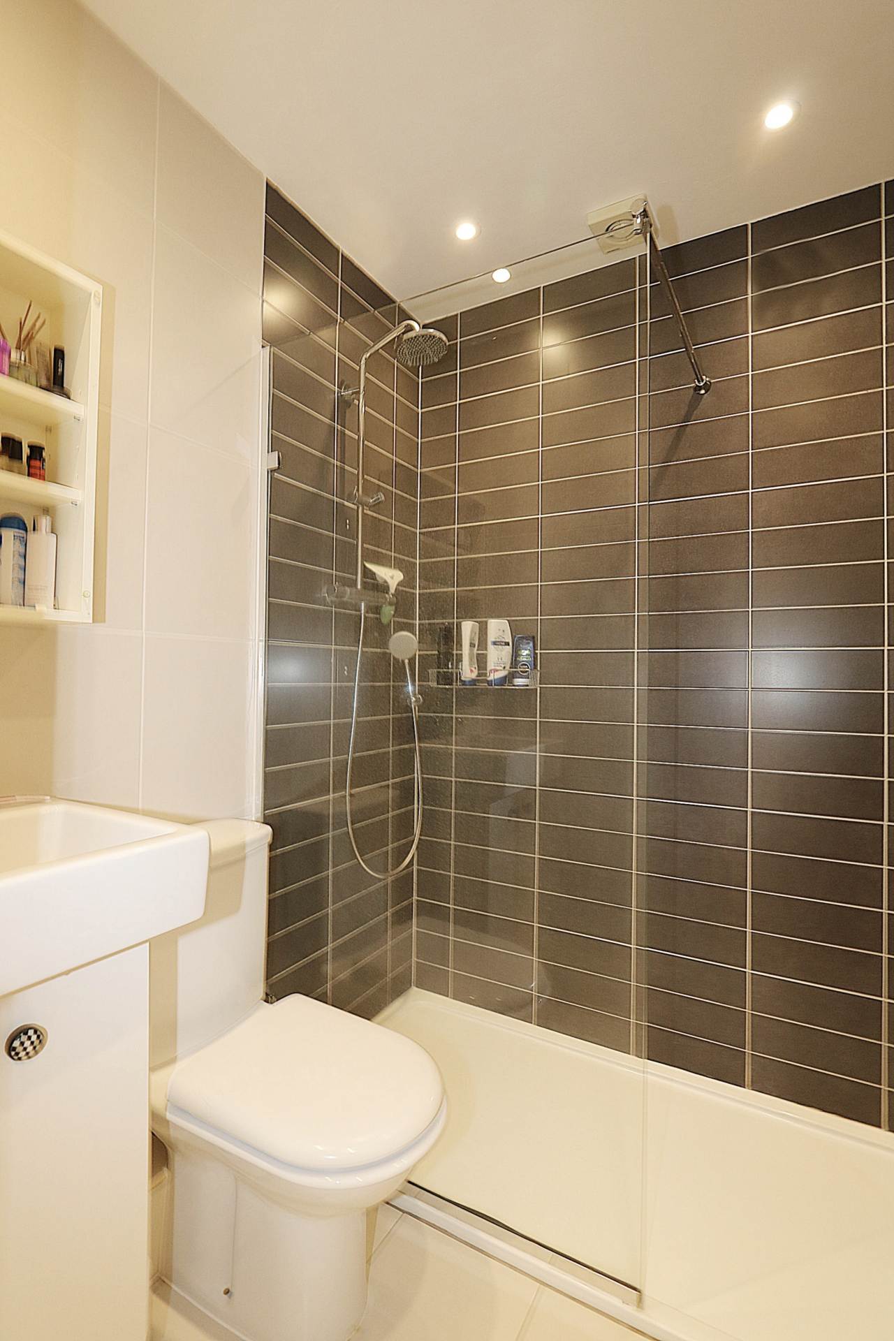 Additional Property Image 5 bedroom Detached for sale in Reading 14