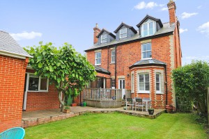 5 bedroom Detached for sale in Reading