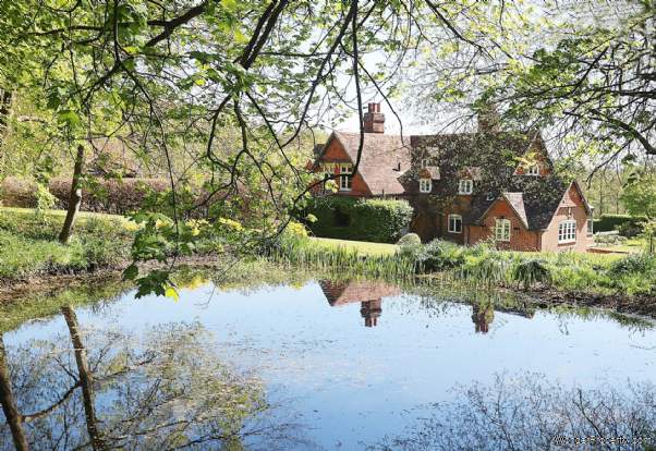 6 bedroom Detached for sale in Reading