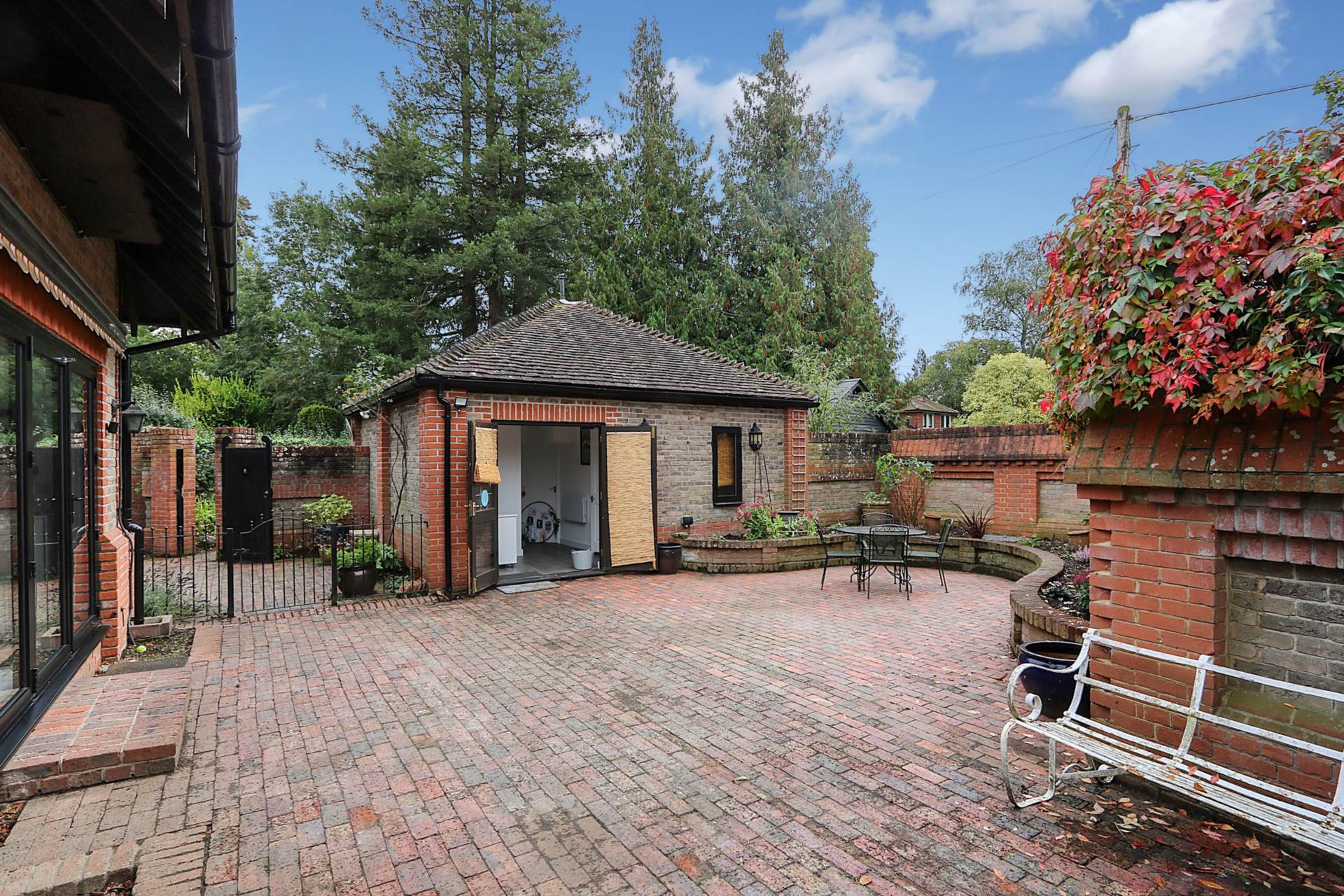 Additional Property Image 4 bedroom Detached for sale in Reading 3