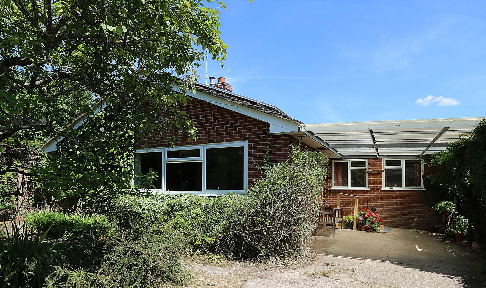 4 bedroom Bungalow for sale in Thatcham