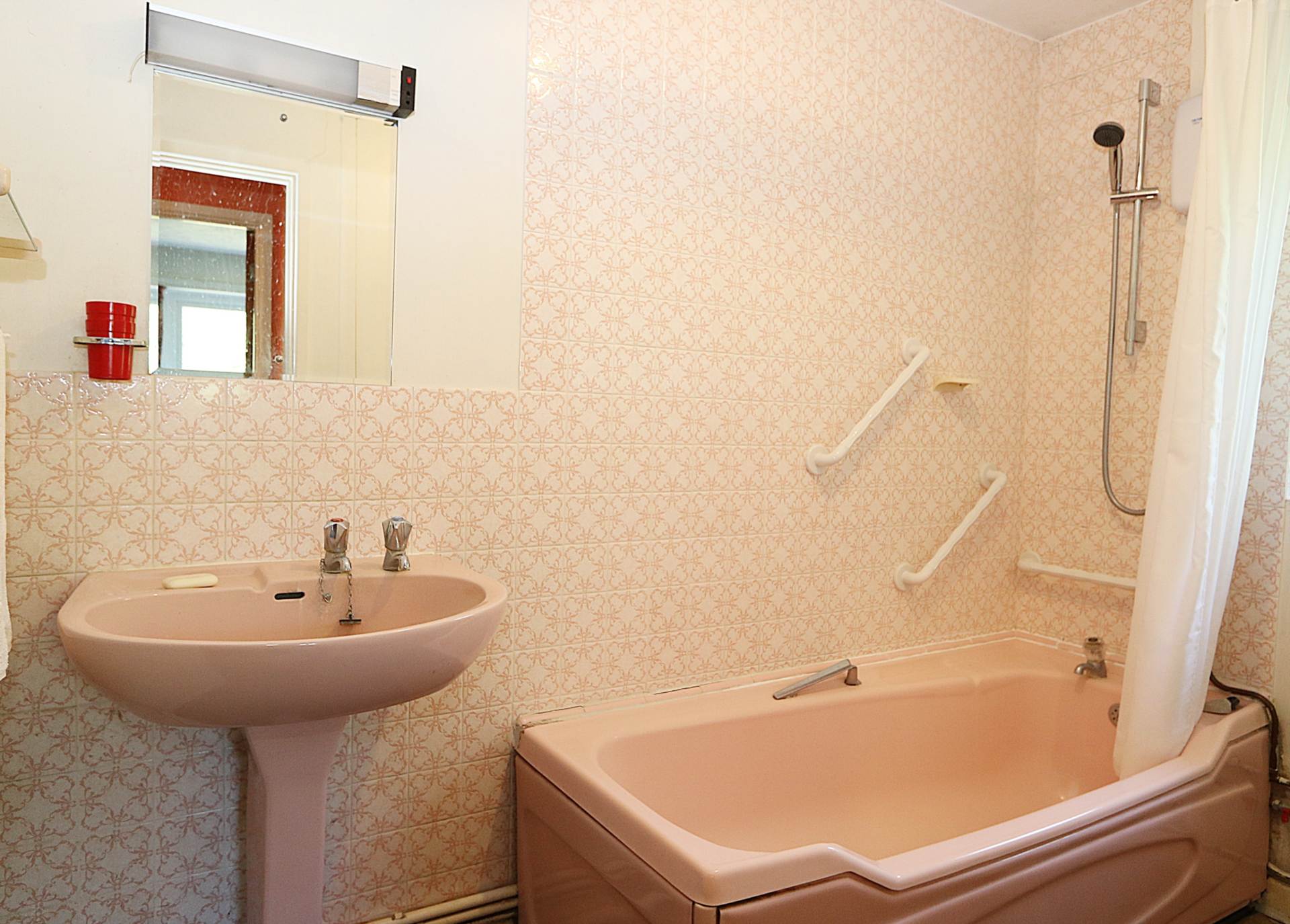 Additional Property Image 4 bedroom Bungalow for sale in Thatcham 11