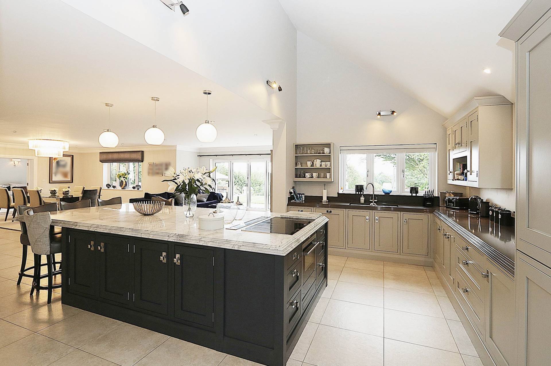 Additional Property Image 5 bedroom Detached for sale in Reading 2