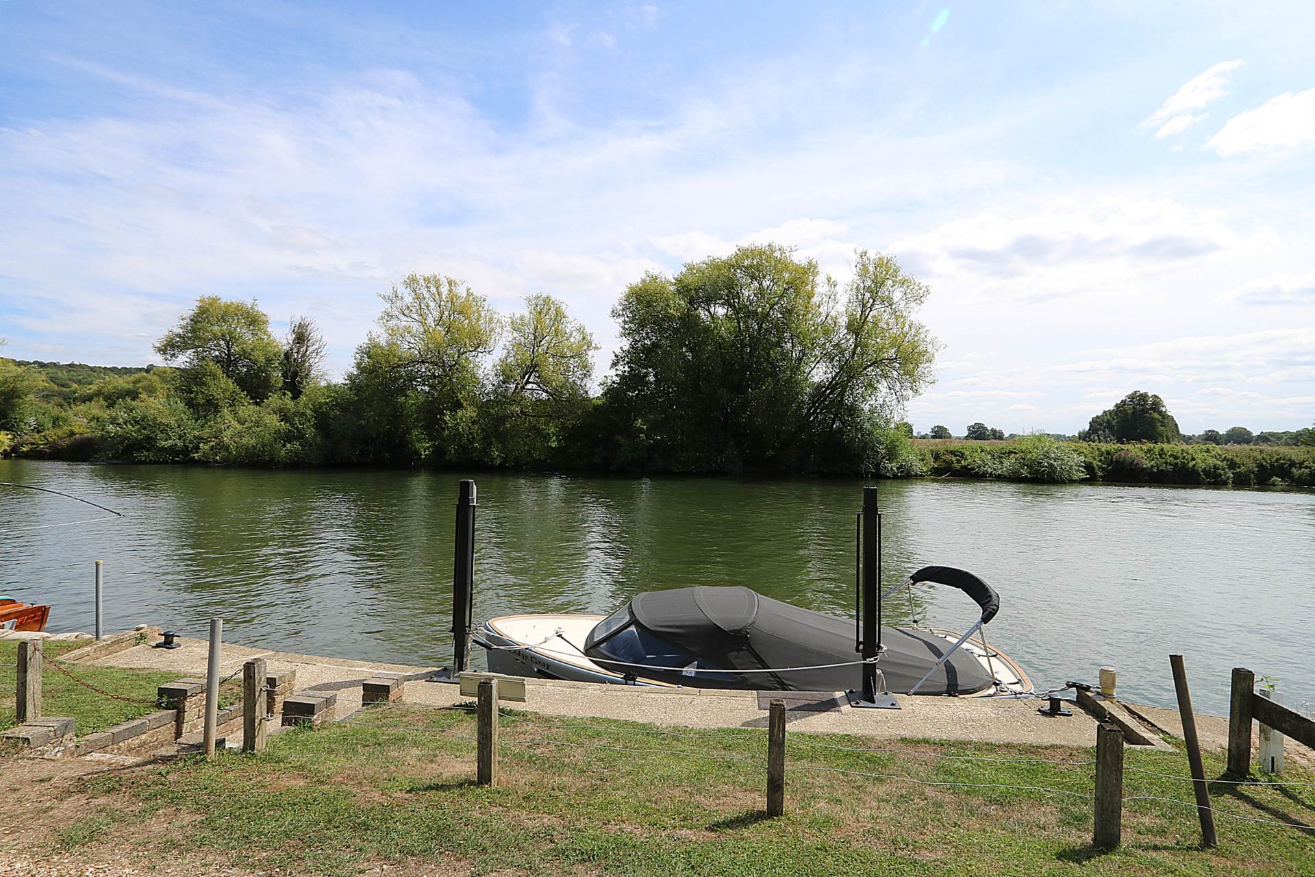 Additional Property Image 3 bedroom Detached for sale in Purley-On-Thames 2