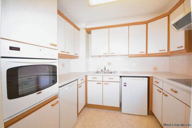 Additional Property Image 2 bedroom Flat for sale in Amersham 4