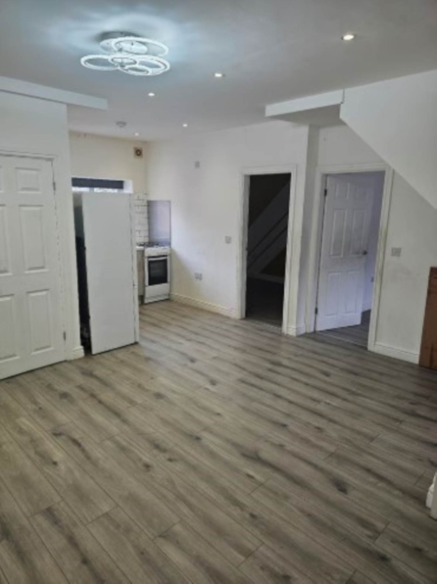 3 bedroom Apartment to rent in Leigh