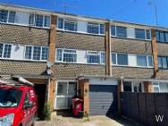 4 bedroom Terraced for sale in Reading