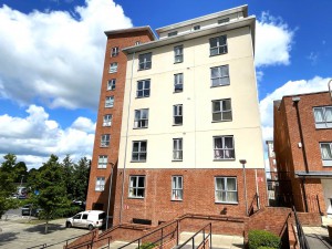 2 bedroom Flat to rent in Reading