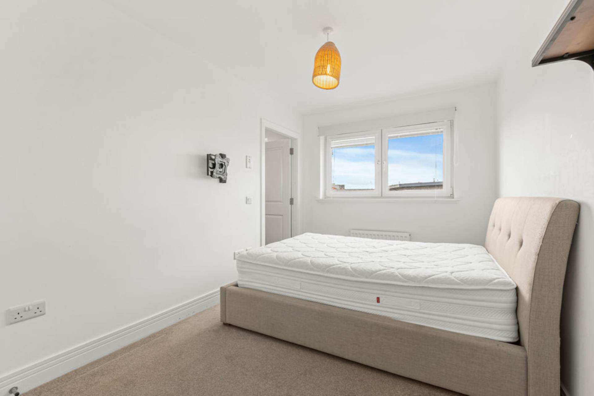 Additional Property Image 2 bedroom Flat for sale in Renfrew 8