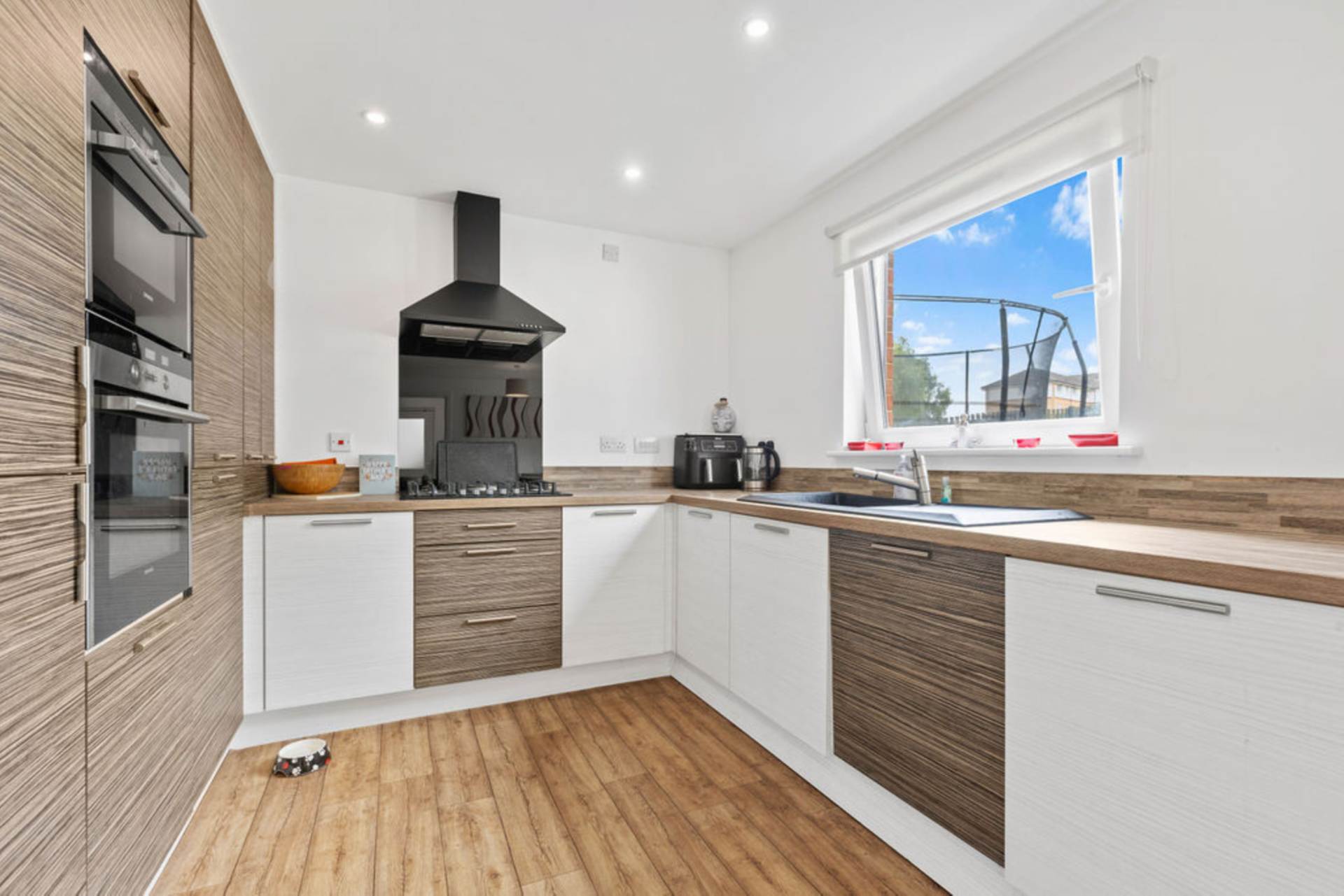 Additional Property Image 4 bedroom Detached for sale in Renfrew 7