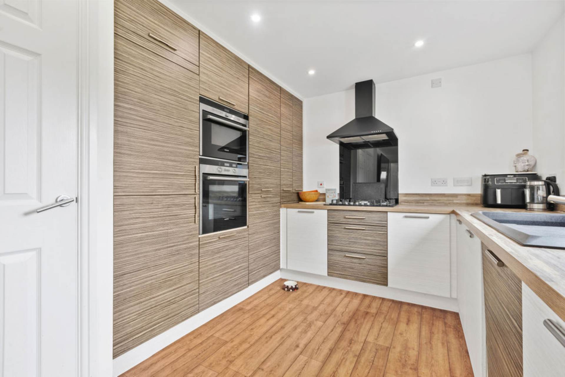 Additional Property Image 4 bedroom Detached for sale in Renfrew 8