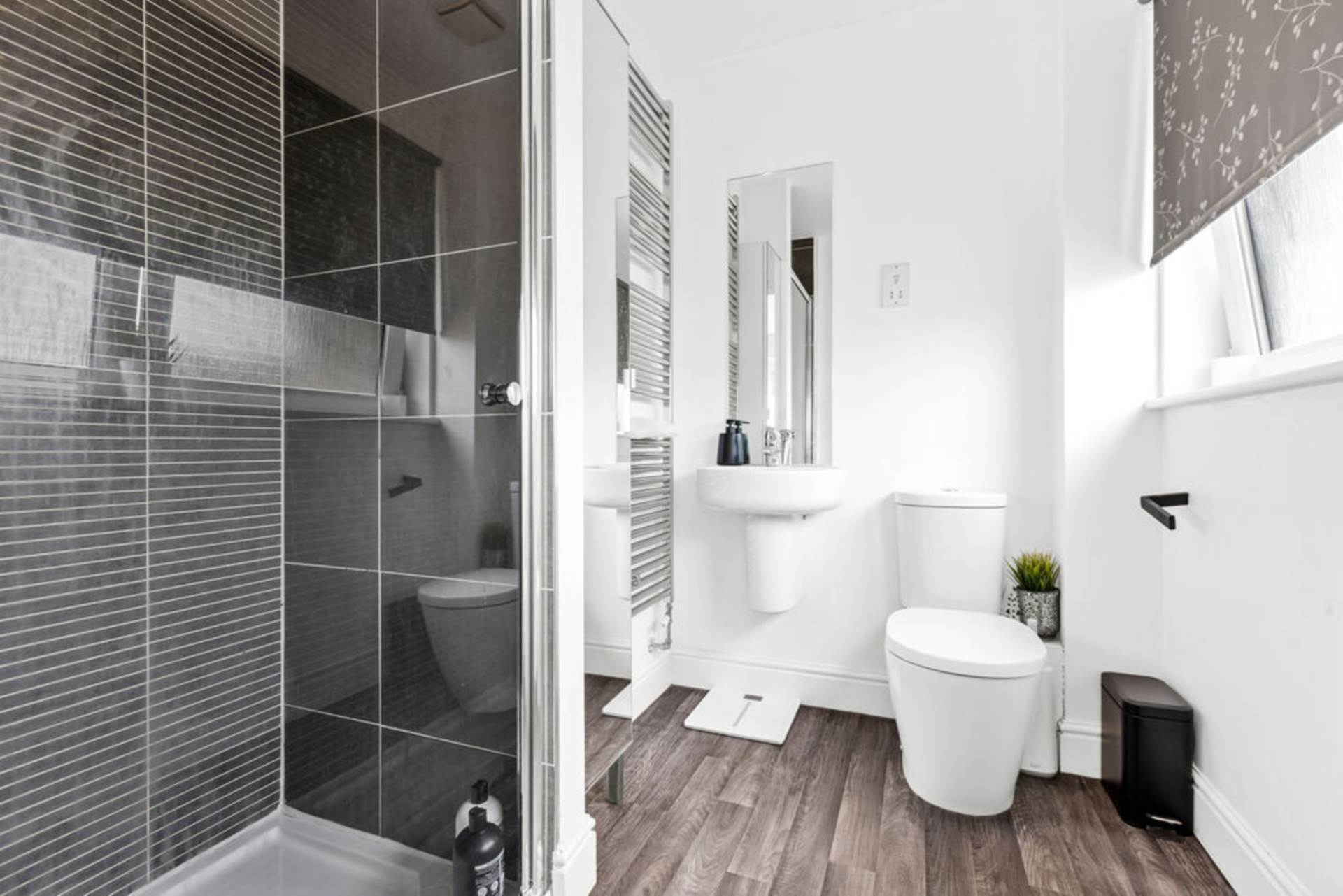 Additional Property Image 4 bedroom Detached for sale in Renfrew 18