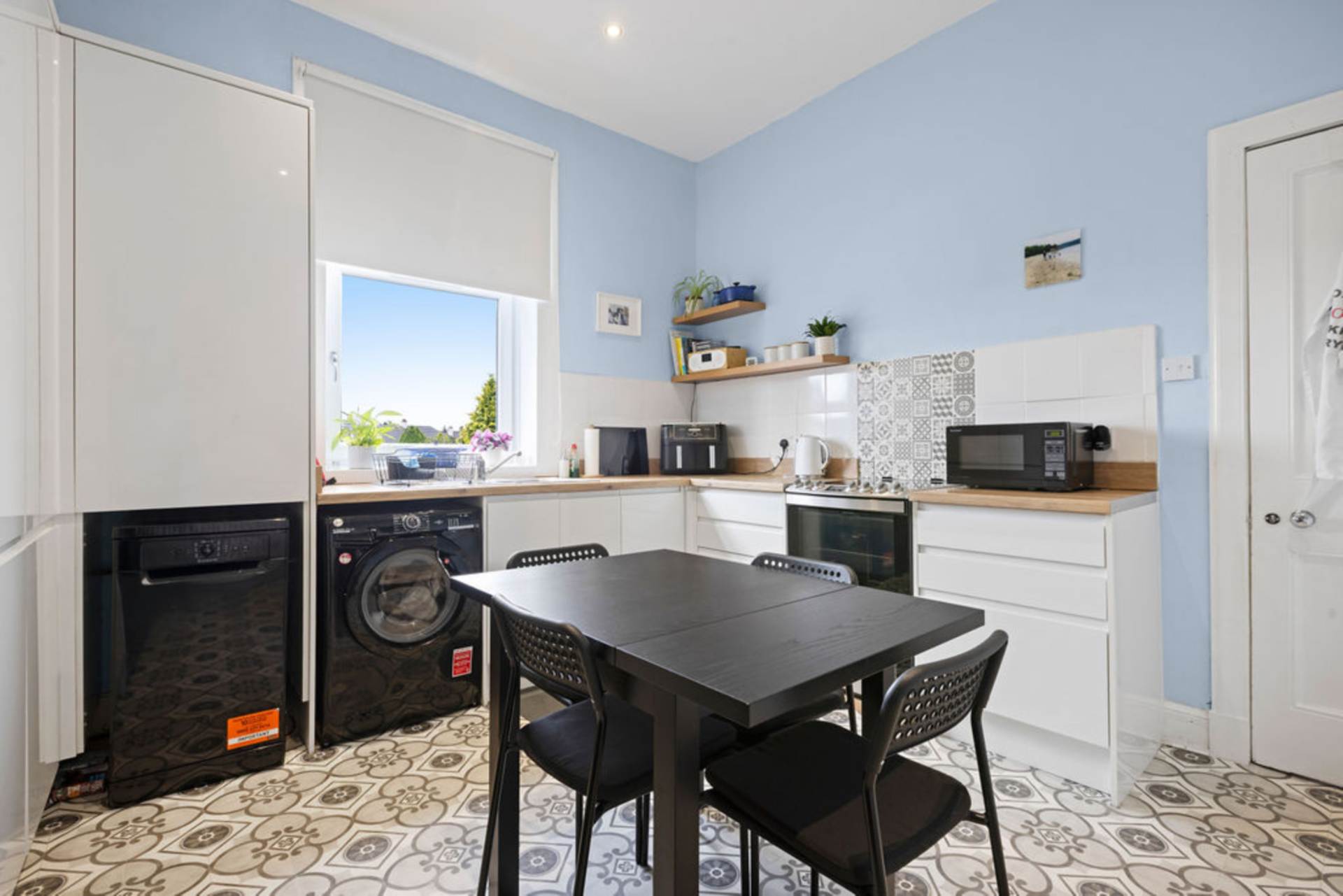 Additional Property Image 2 bedroom Flat for sale in Renfrew 5