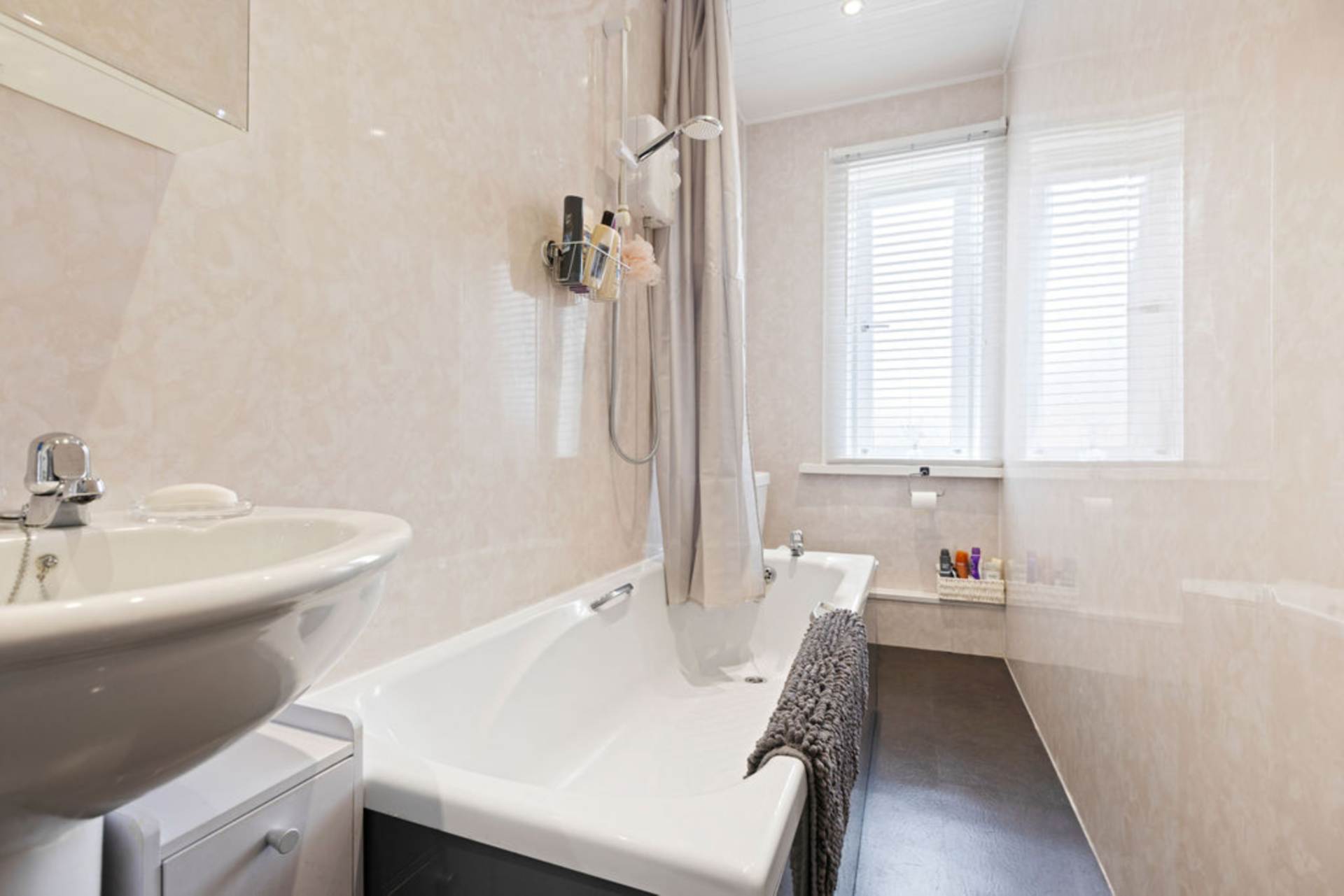 Additional Property Image 2 bedroom Flat for sale in Renfrew 8