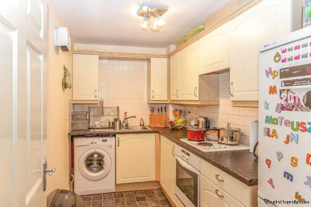 Additional Property Image 2 bedroom Apartment for sale in Wallingford 6