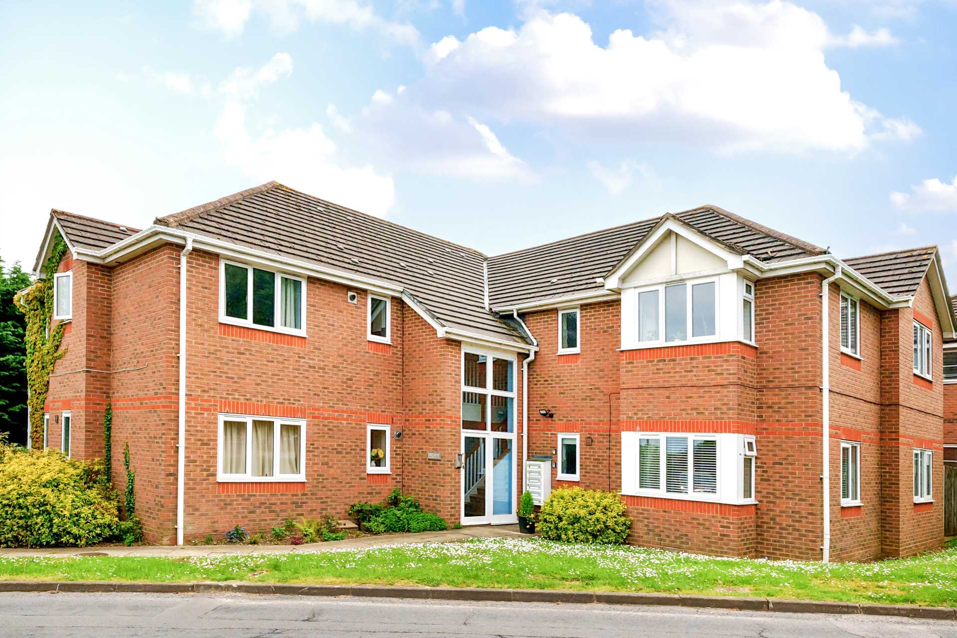 Additional Property Image 2 bedroom Apartment for sale in Reading 2