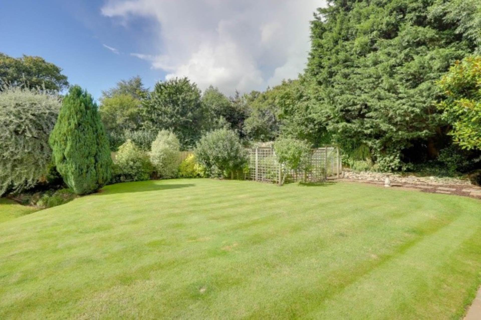 Additional Property Image 5 bedroom Detached for sale in Reading 2