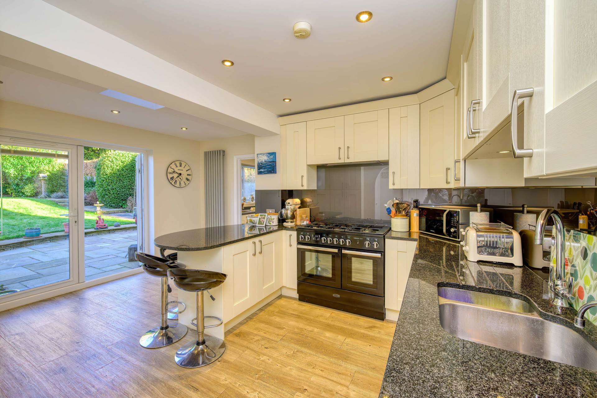Additional Property Image 5 bedroom Detached for sale in Reading 4