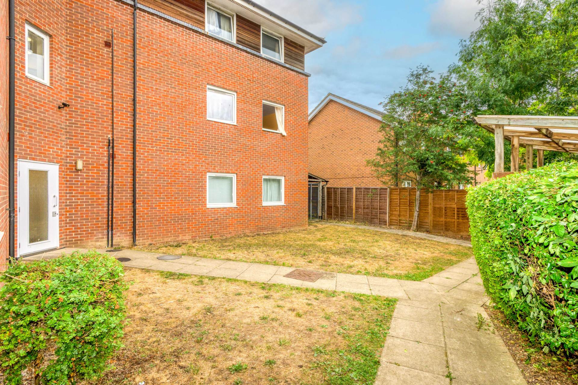 Additional Property Image 2 bedroom Apartment for sale in Reading 12