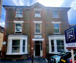 1 bedroom Apartment to rent in Brentwood