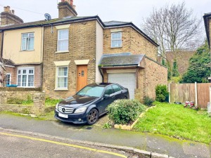 3 bedroom End of Terrace for sale in Brentwood
