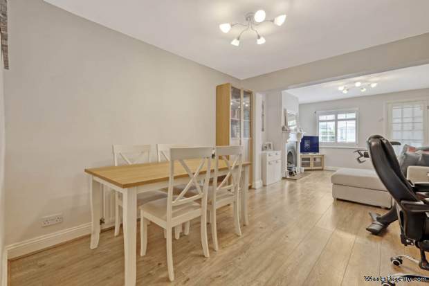 Additional Property Image 2 bedroom Terraced for sale in Brentwood 5