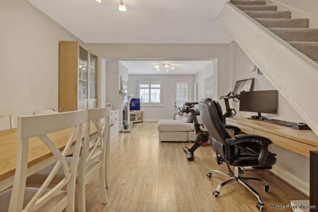 Additional Property Image 2 bedroom Terraced for sale in Brentwood 6