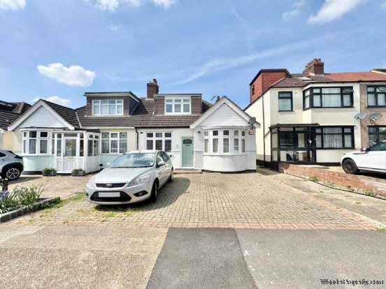 2 bedroom Semi Detached Bungalow for sale in Romford