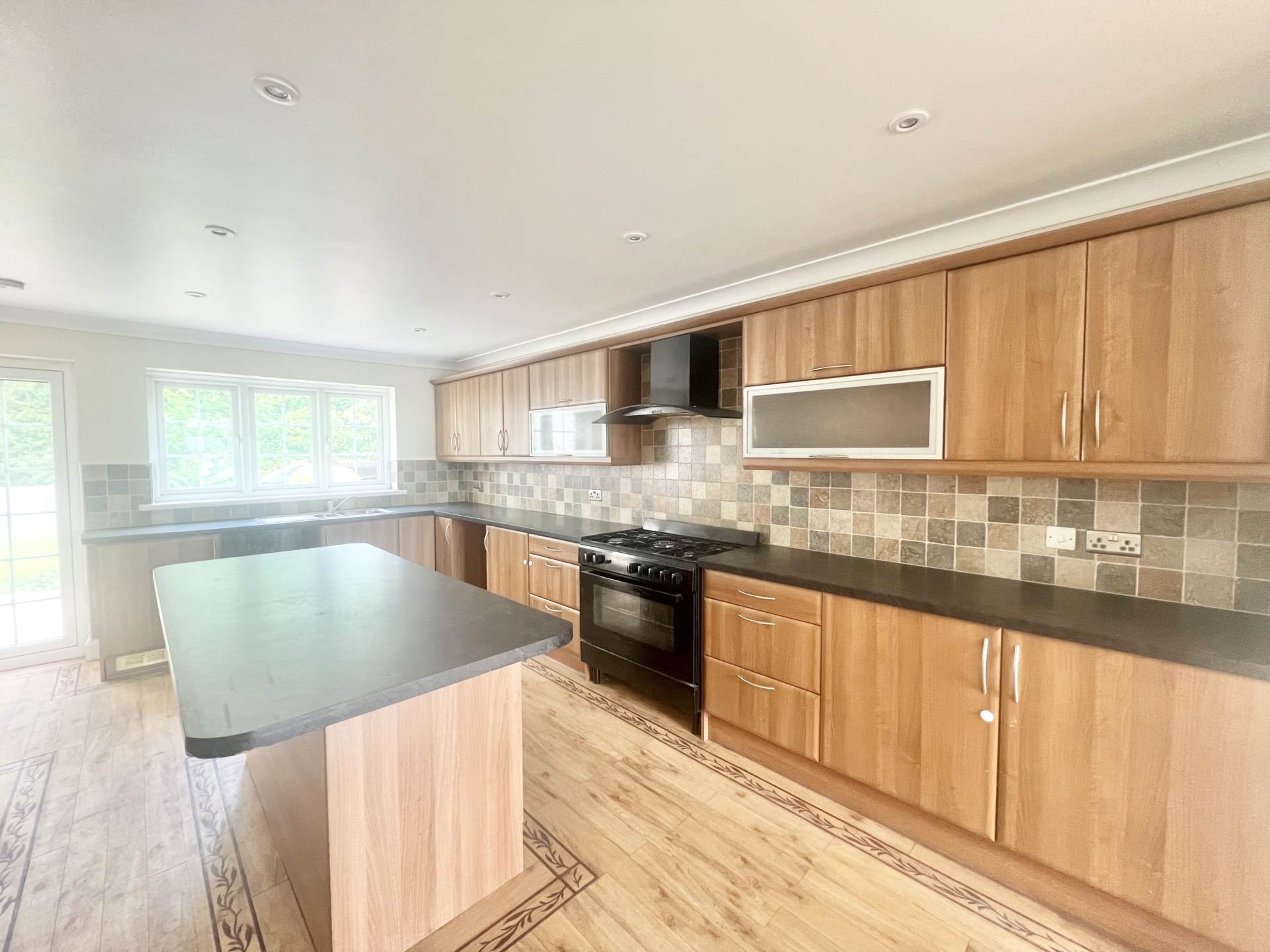 Additional Property Image 5 bedroom Semi Detached to rent in Romford 2