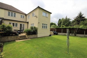 5 bedroom Semi Detached to rent in Romford