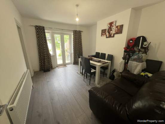 Additional Property Image 3 bedroom Maisonette for sale in Romford 4