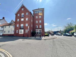 3 bedroom Apartment for sale in Brentwood