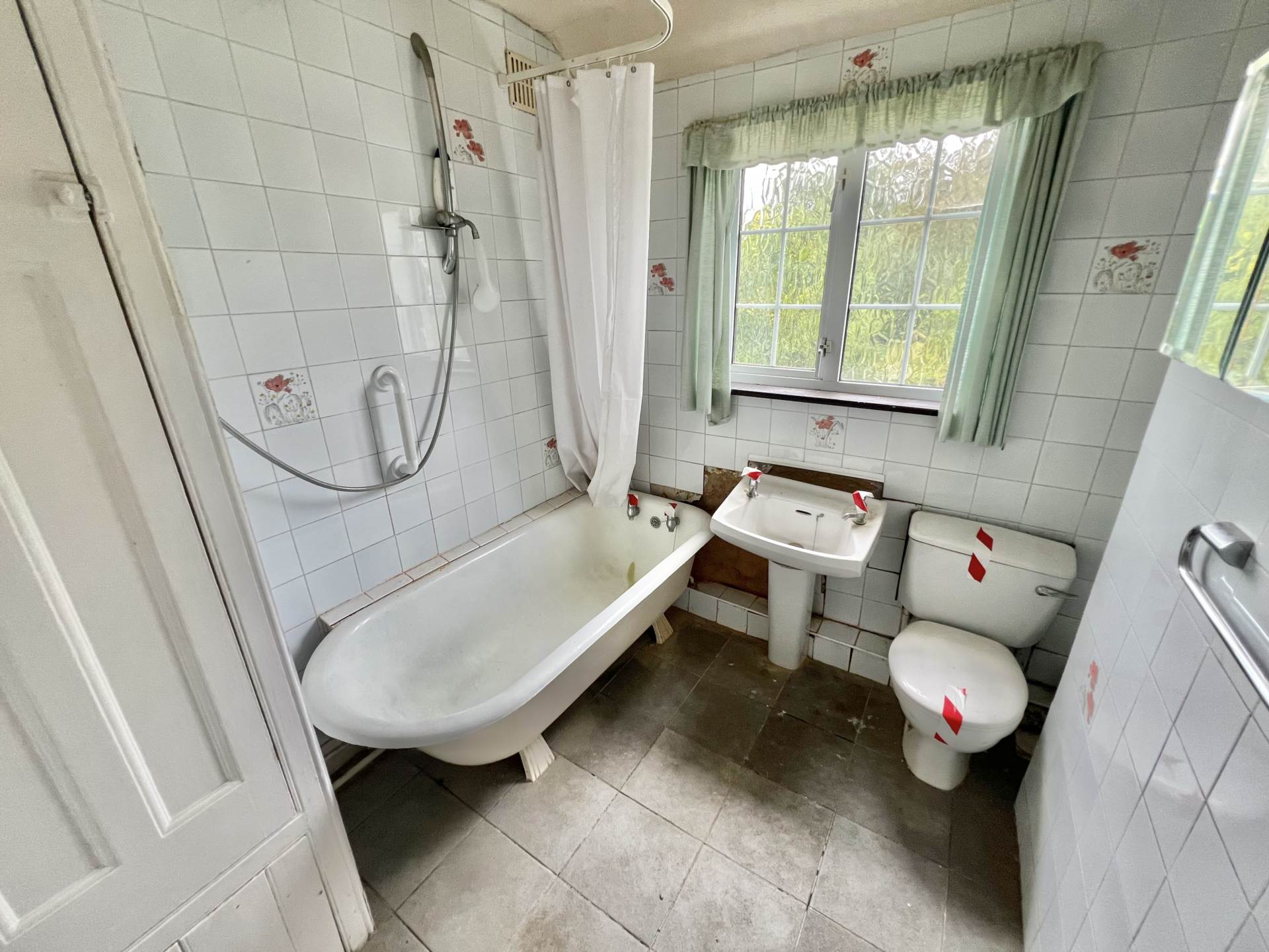 Additional Property Image 3 bedroom Semi Detached for sale in Upminster 7